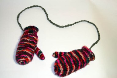 mittens with string